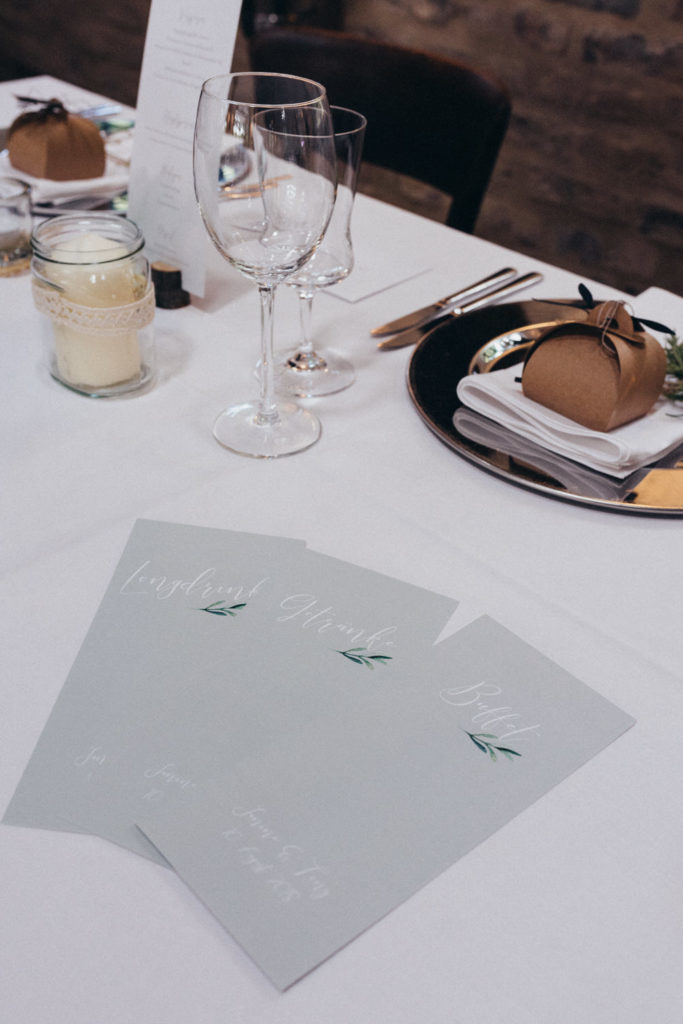 Menükarten mit Eukalyptus