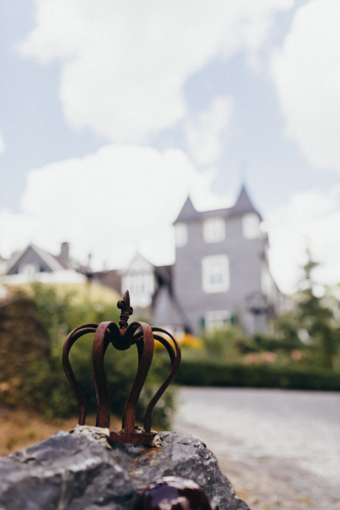 Krönchen im Garten von Schloss Grünewald