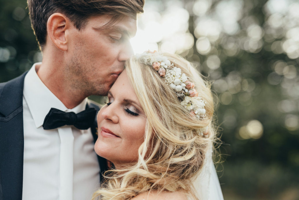 Caro & Jochen Paarfoto bei Ihrer Hochzeit im Schützenhof Eitorf