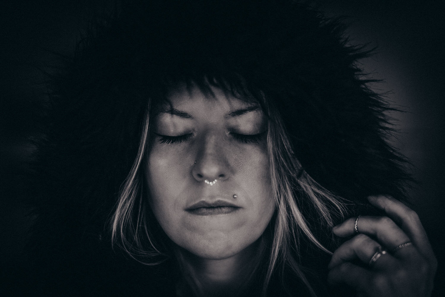 Potrait Frau mit Nasenpiercing